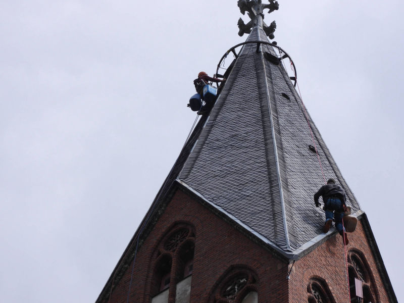 Kirche Prohn. Reparatur Schieferdeckung.