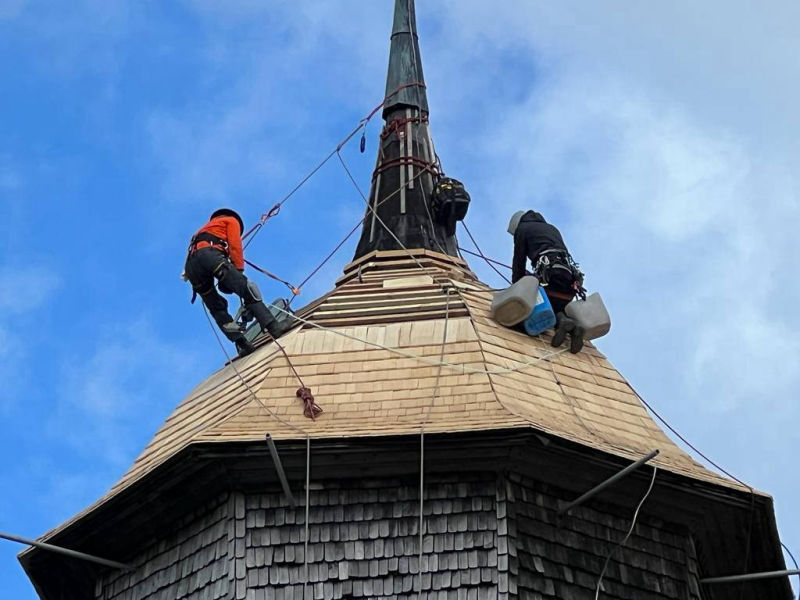 Kirche Kirch Grambow. Holzschindeldeckung in Zusammenarbeit mit Meisterbetrieb Brux.