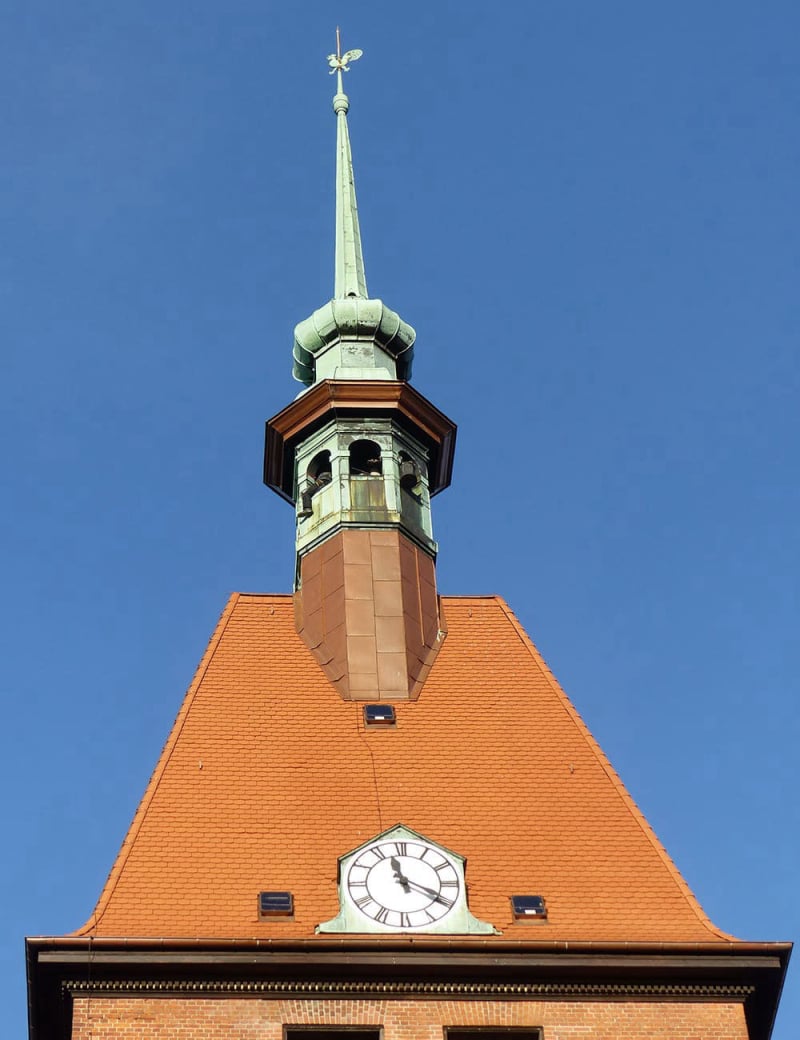 Kiel Dachdeckung Kupferreparatur Traufbereichverkleidung Turmbekrönung Uhr Höhenarbeit Höhenarbeit
